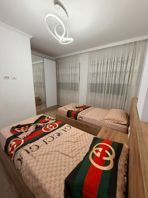 Jepet Apartament me Qira 1+1 në Yzberisht !
