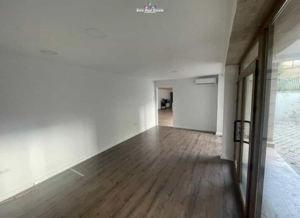 Dyqan Me Qera Tek Pazari i ri ( ID BD21805) Tirane