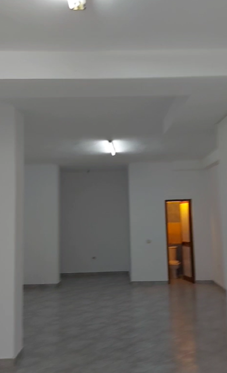 DYQAN ME QERA 40 M2 PAZAR I RI 40.000 LEKE FH-57856