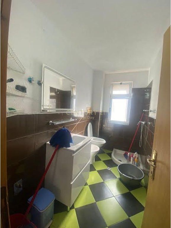 Jepet me qira duplex 2+1+2 prane Zogu Zi. 650 € /Muaj