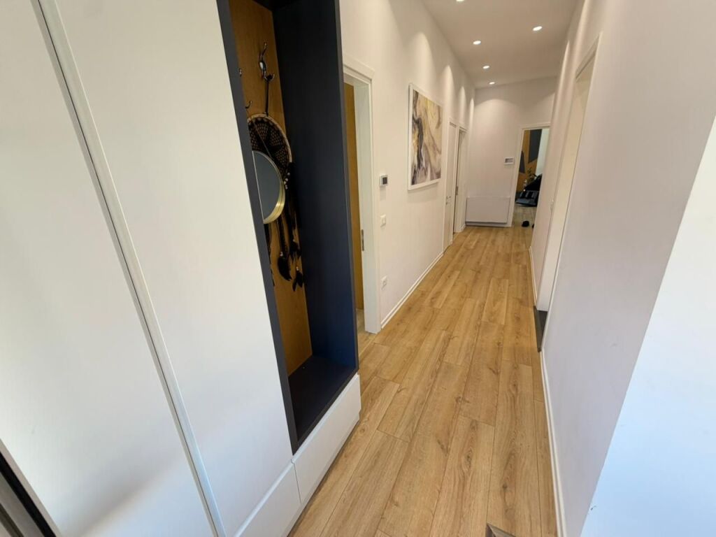 🏡 Jepet me qira 3+1+2  📍 Secret Garden Residence, TEG – Tiranë