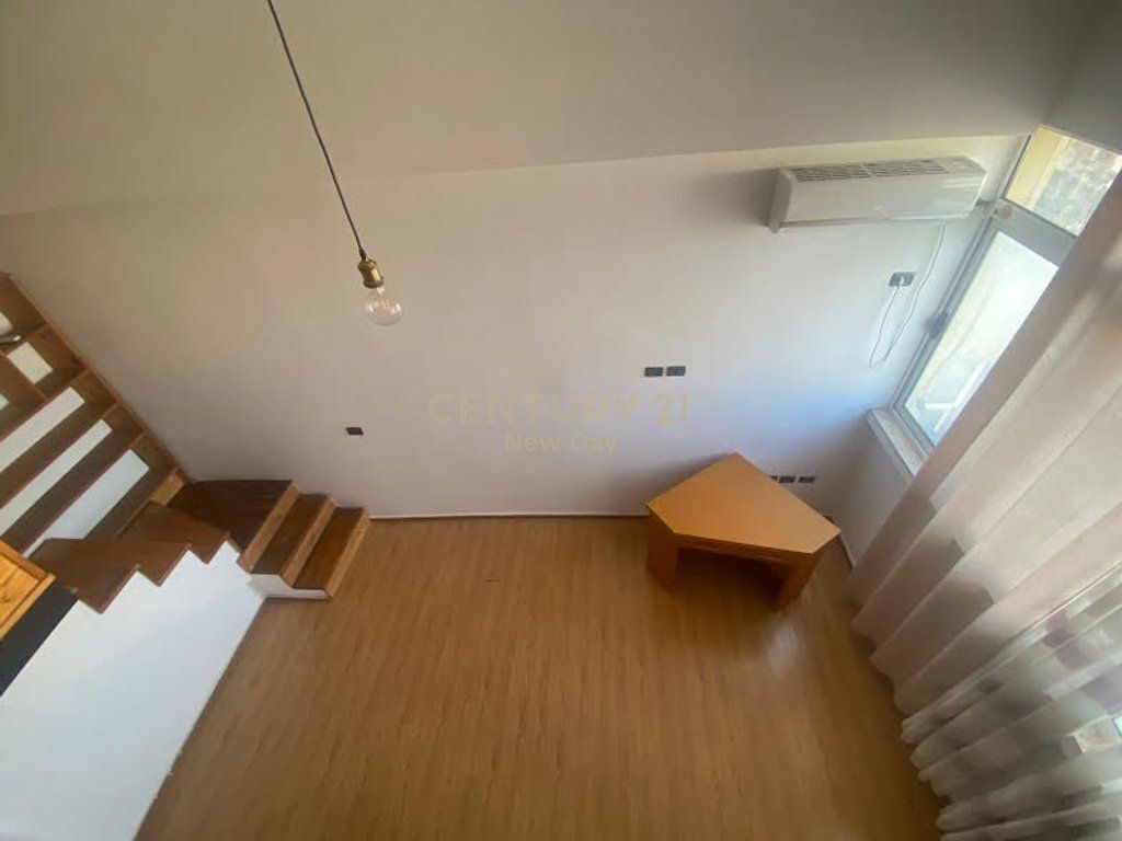 Jepet me qira duplex 2+1+2 prane Zogu Zi. 650 € /Muaj