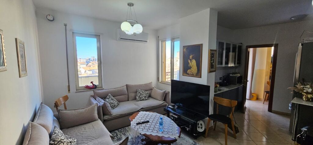 Shitet apartament 1+1 prane Shkolles Mihal Grameno!

