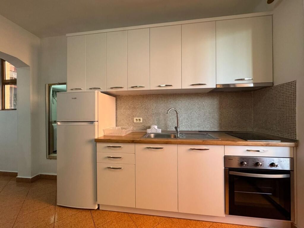 Jepet apartament me qera 1+1 ne Myslym Shyri , prane Bar Momo-45.000 leke