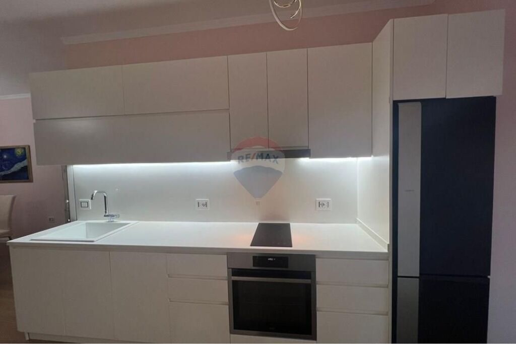Jepet apartament 2+1 me qira te Kompleski Grand  në Ali Dem.
