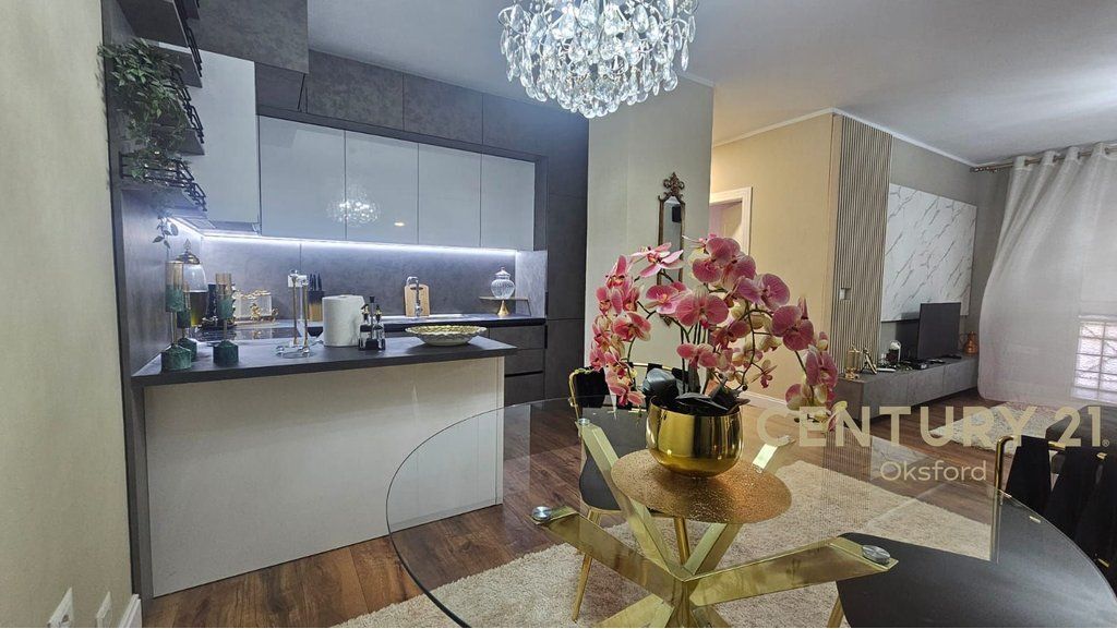 FOR RENT 2+1 APARTMENT AT BARRIKADAVE STREET !!