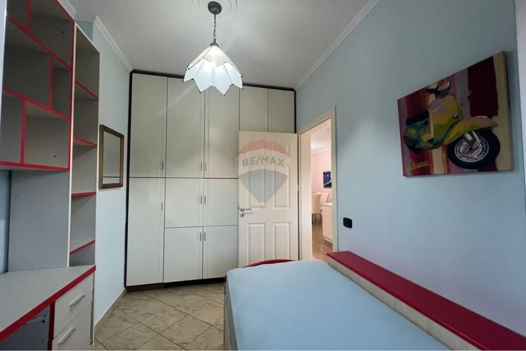 Jepet apartament 2+1 me qira te Kompleski Grand  në Ali Dem.