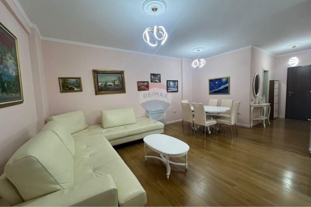 Jepet apartament 2+1 me qira te Kompleski Grand  në Ali Dem.