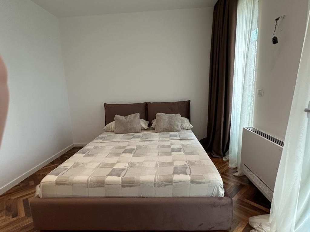 Qera,Apartament 2+1+2+Post Parkimi, Ambasador 3, Rruga e Elbasanit.