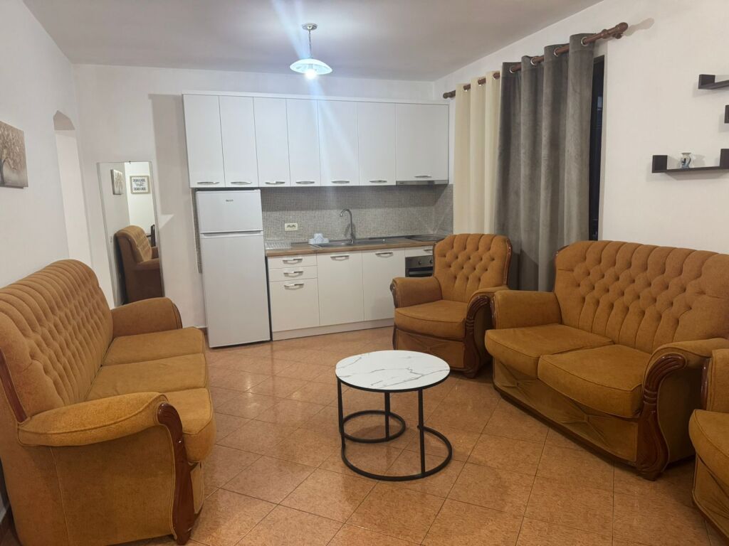 Jepet apartament me qera 1+1 ne Myslym Shyri , prane Bar Momo-45.000 leke