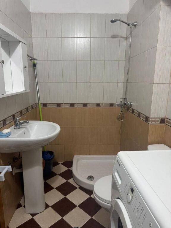 Jepet apartament me qera 1+1 ne Myslym Shyri , prane Bar Momo-45.000 leke