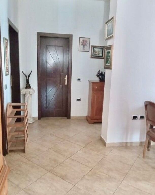 Shtëpi 2+1 Me Qira në Ali Demi, Tiranë
