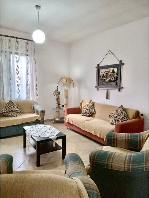 Casa 2+1 in Affitto a Ali Demi, Tirana