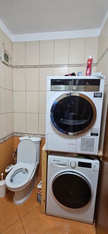 Shitet apartament 1+1 prane Shkolles Mihal Grameno!
