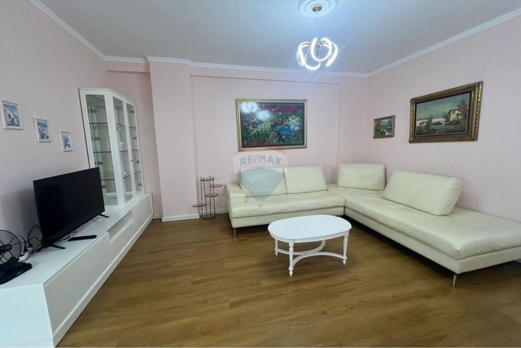 Jepet apartament 2+1 me qira te Kompleski Grand  në Ali Dem.