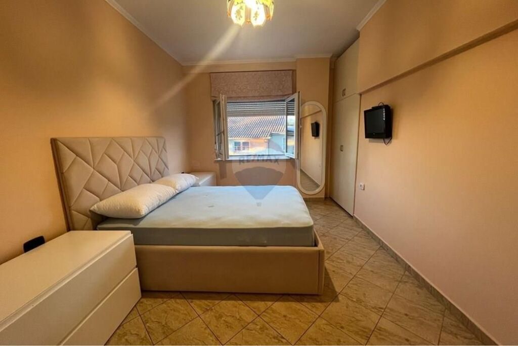 Jepet apartament 2+1 me qira te Kompleski Grand  në Ali Dem.