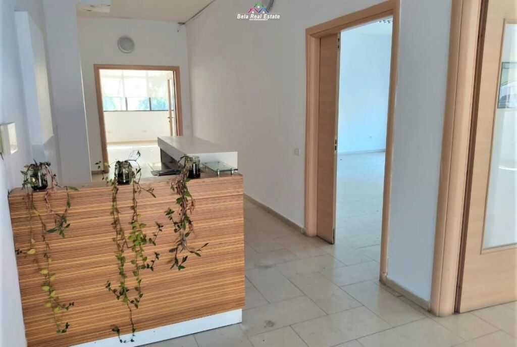 Ufficio In Affitto In Via Elbasan (ID BZ2296) Tirana.