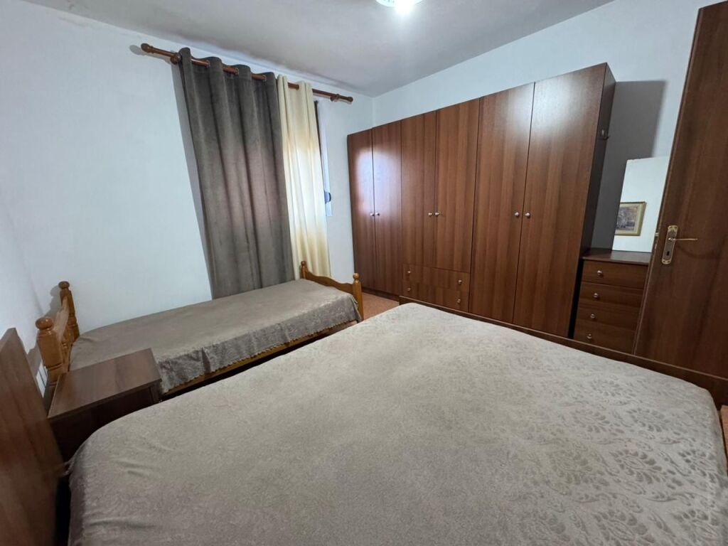 Jepet apartament me qera 1+1 ne Myslym Shyri , prane Bar Momo-45.000 leke