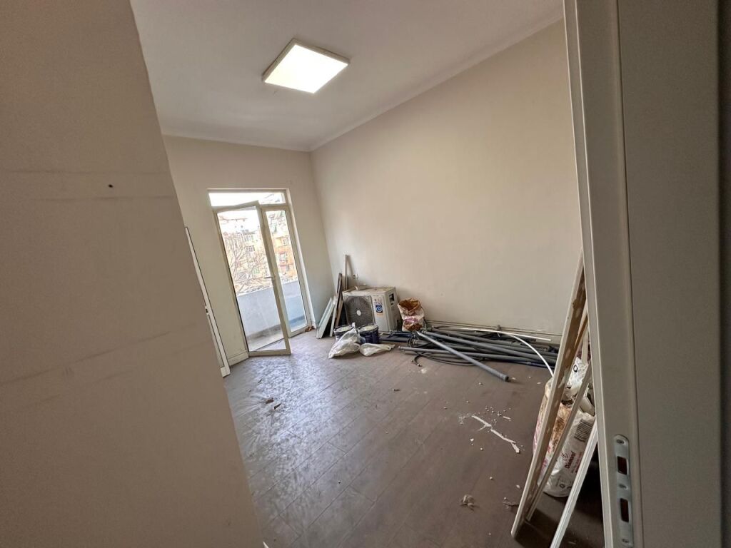 UFFICIO IN AFFITTO 100 M2 BLOK 100.000 LEKE