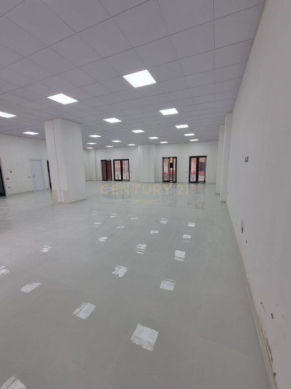 AMBIENTE COMMERCIALE IN AFFITTO SULLA STRADA, PRESSO LA FARMACIA 10