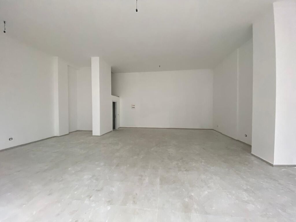 NEGOZIO IN AFFITTO 95 M2 VIA DIBRA 150.000 LEKE