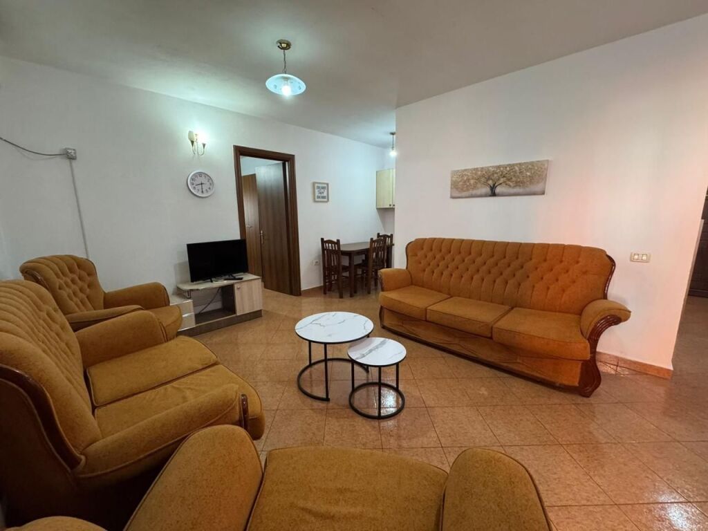 Jepet apartament me qera 1+1 ne Myslym Shyri , prane Bar Momo-45.000 leke