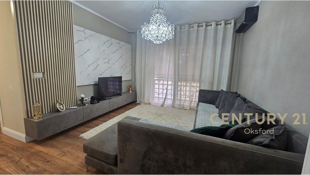 FOR RENT 2+1 APARTMENT AT BARRIKADAVE STREET !!