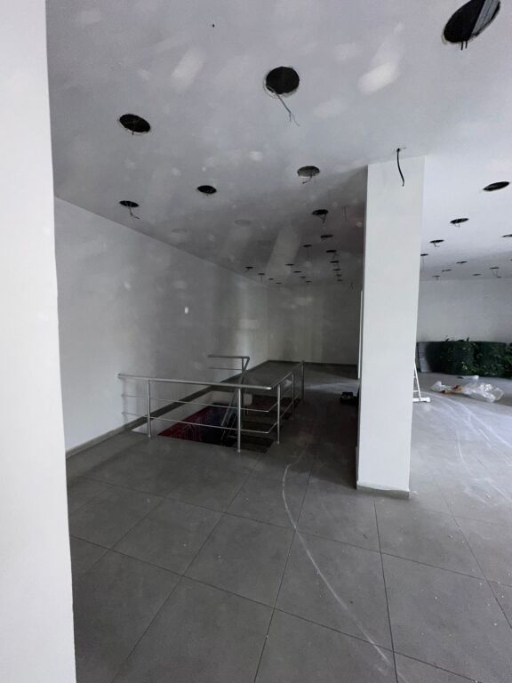 SHOP FOR RENT 306 M2 BLLOK 800,000 LEKE