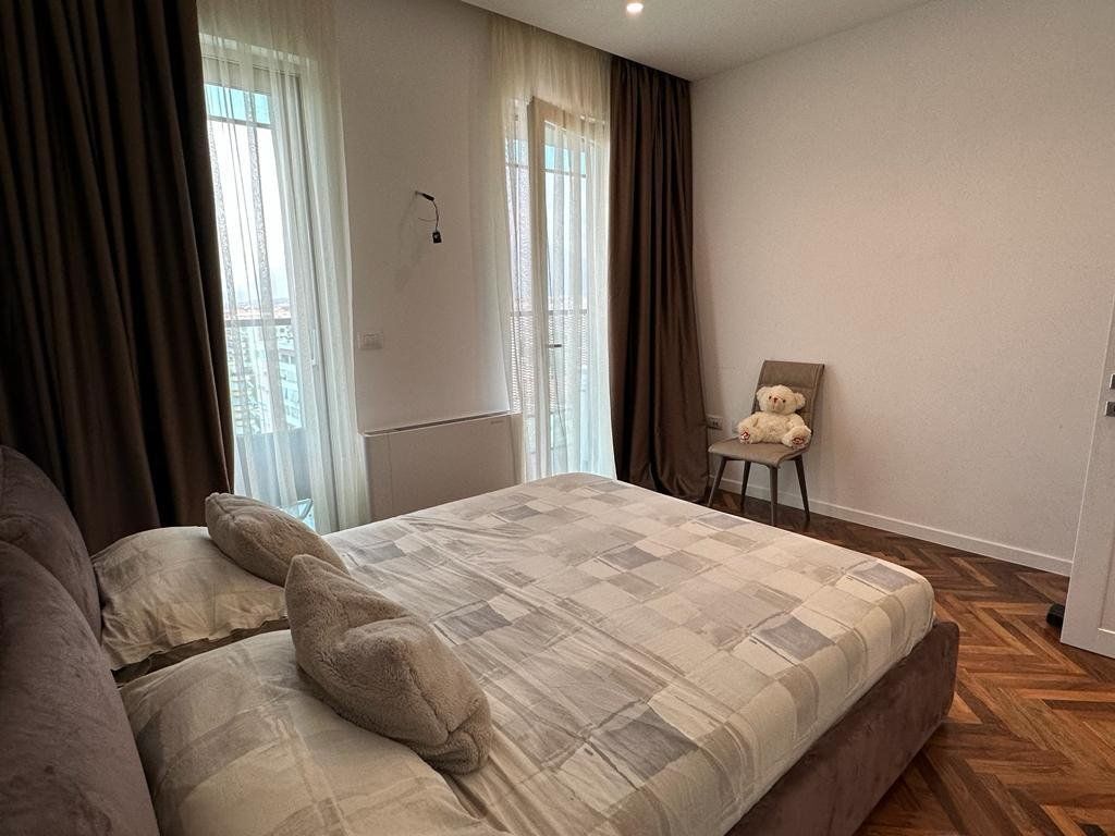 Qera,Apartament 2+1+2+Post Parkimi, Ambasador 3, Rruga e Elbasanit.
