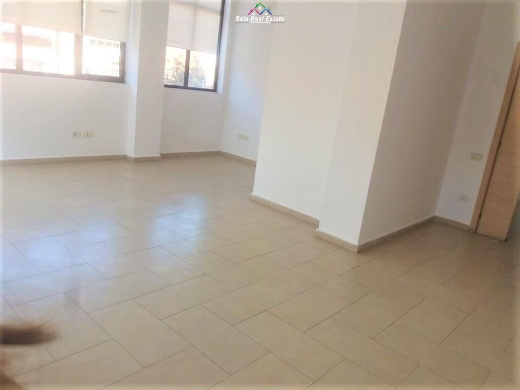 Ufficio In Affitto In Via Elbasan (ID BZ2296) Tirana.