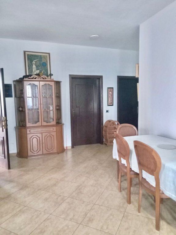 Casa 2+1 in Affitto a Ali Demi, Tirana