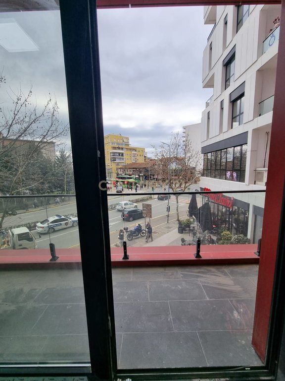 AMBIENTE COMMERCIALE IN AFFITTO SULLA STRADA, PRESSO LA FARMACIA 10