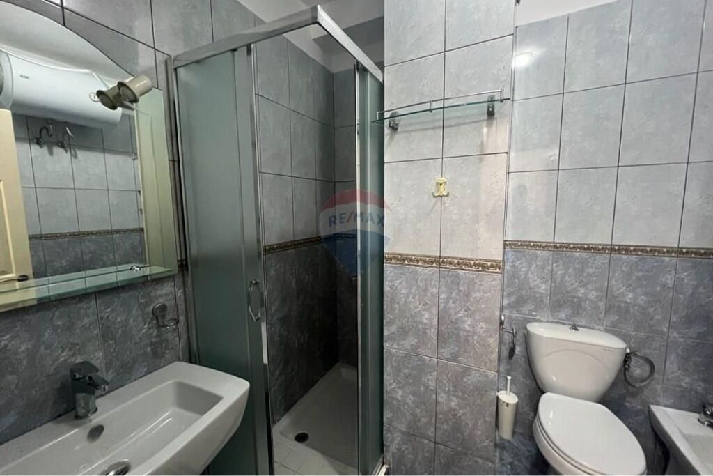 Jepet apartament 2+1 me qira te Kompleski Grand  në Ali Dem.