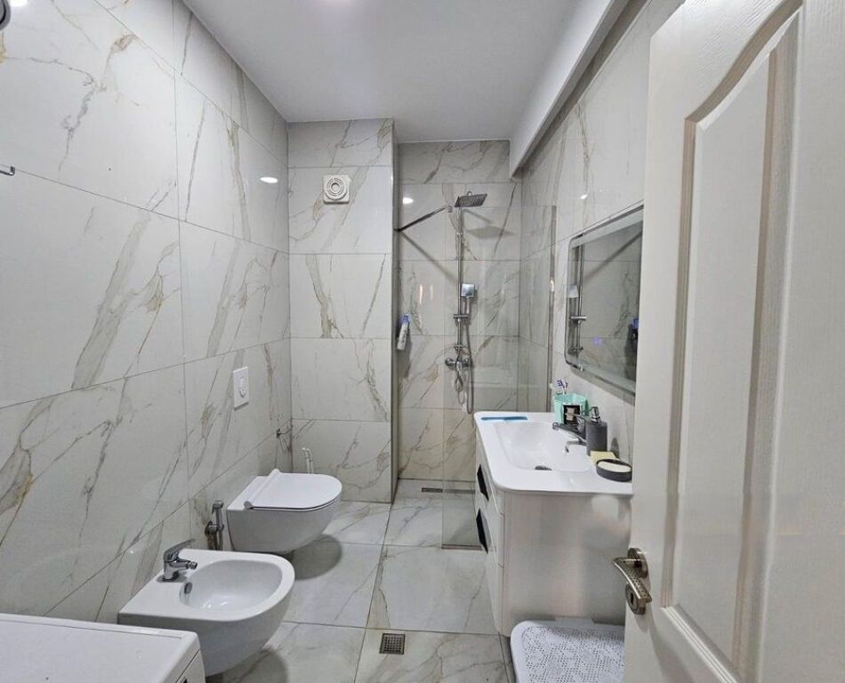 VENDIAMO APPARTAMENTO 2+1+VERANDA A YZBERISHT