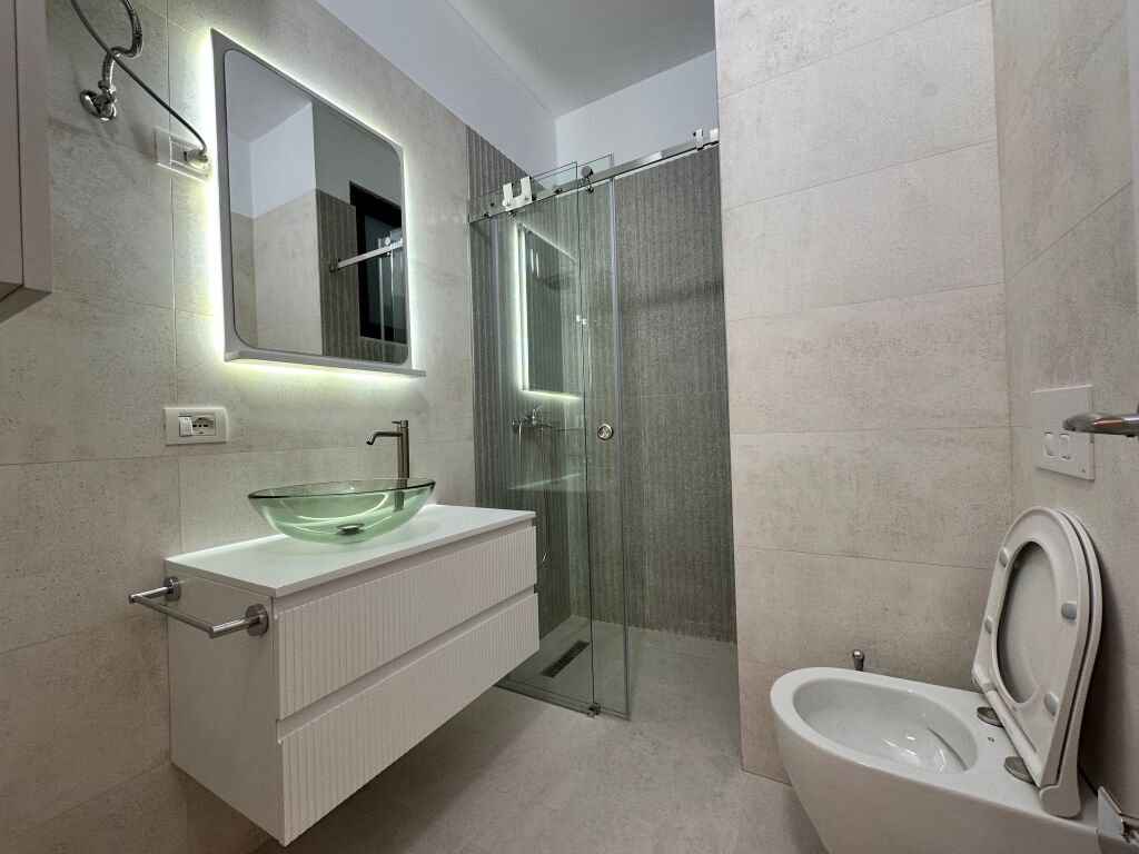 Appartamento 2+1+2 in vendita a Lungomare Vlore