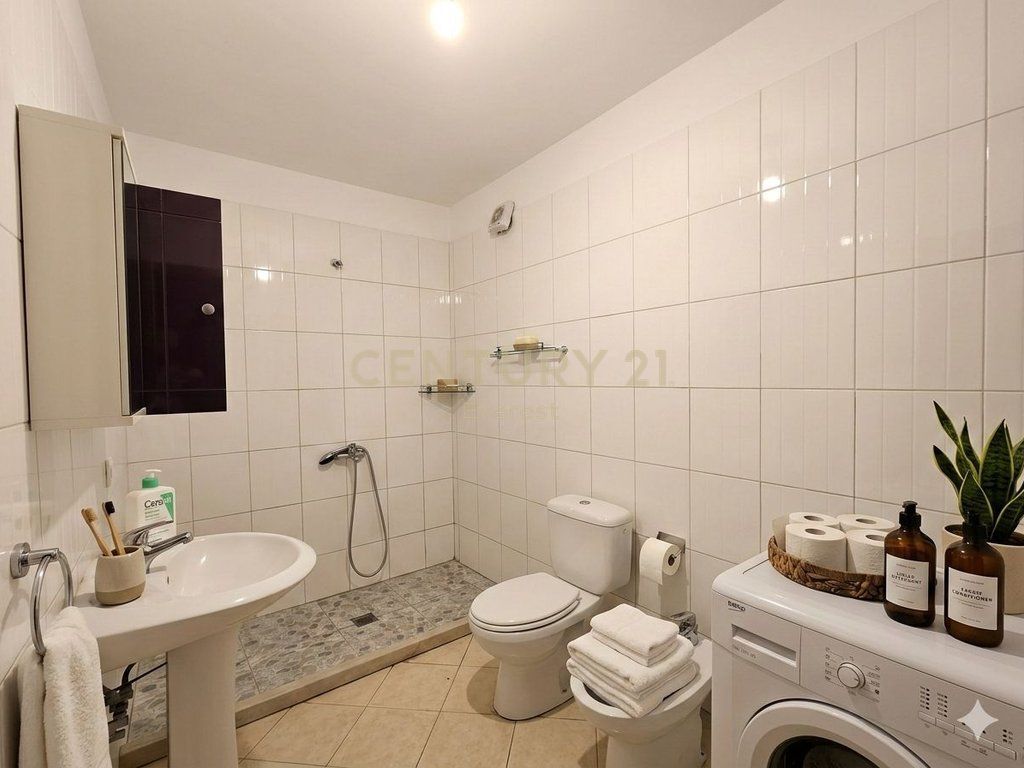 YZBERISHT, SELLING APARTMENT 2+1+2