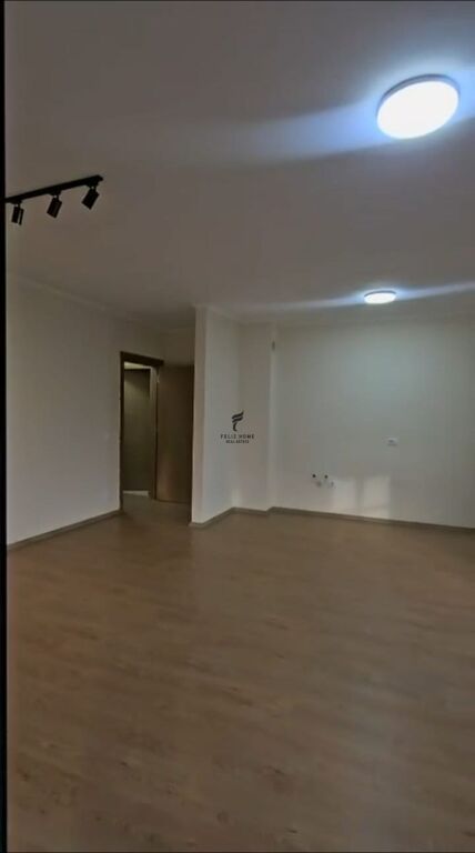 ZYRE ME QERA 122 M2 RRUGA 5 MAJ 40.000 LEKE FH-57902