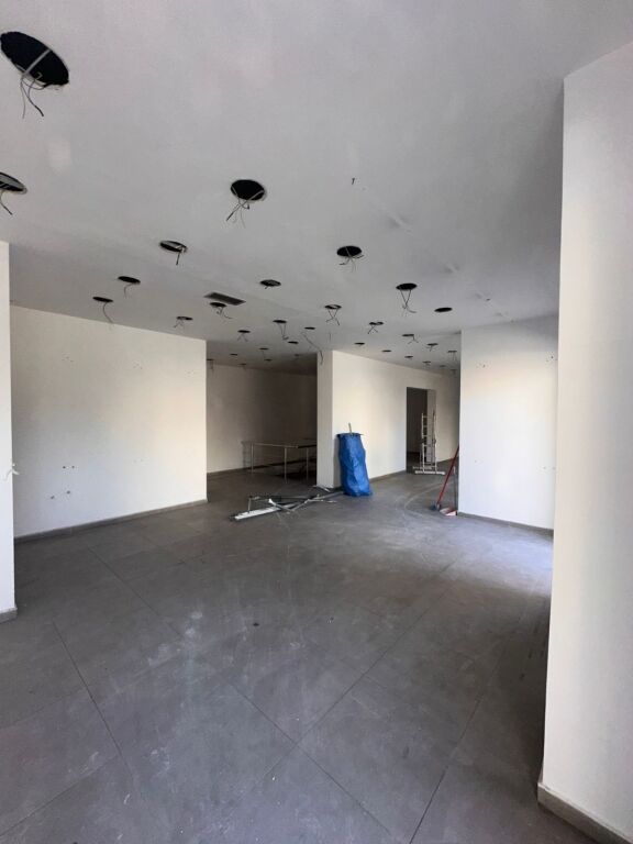 SHOP FOR RENT 306 M2 BLLOK 800,000 LEKE