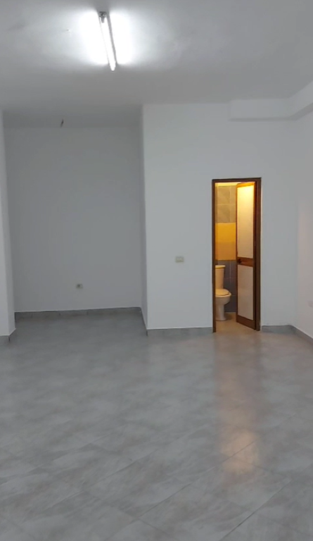 DYQAN ME QERA 40 M2 PAZAR I RI 40.000 LEKE FH-57856