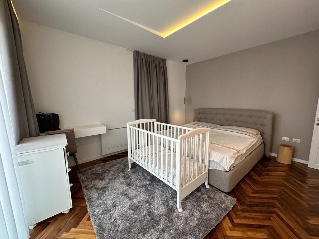 Qera,Apartament 2+1+2+Post Parkimi, Ambasador 3, Rruga e Elbasanit.