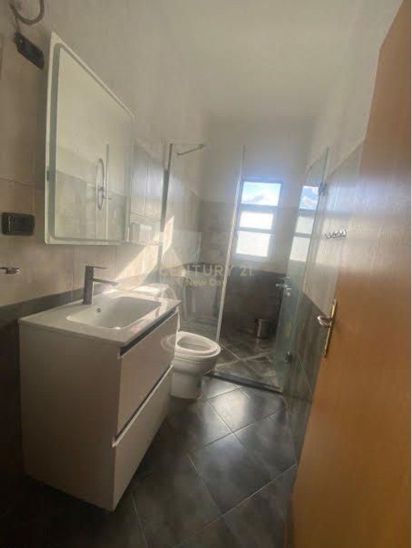 Jepet me qira duplex 2+1+2 prane Zogu Zi. 650 € /Muaj