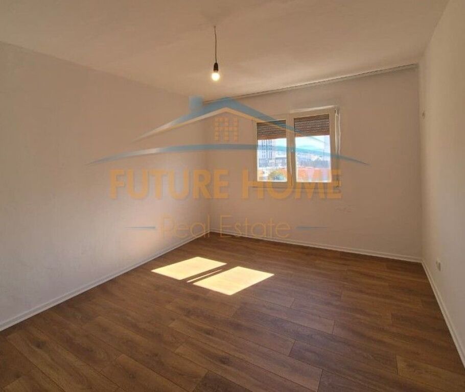 Shitet, Apartament 1+1, Oxhaku, Tiranë.
