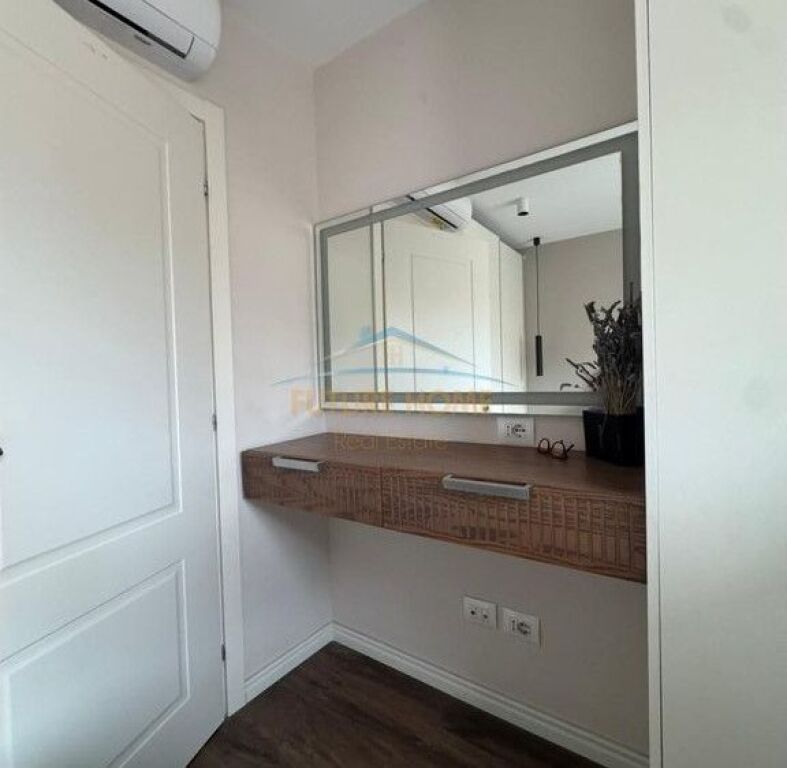 For sale, Apartment 3+1+2, 21 Dhjetori, Tirana