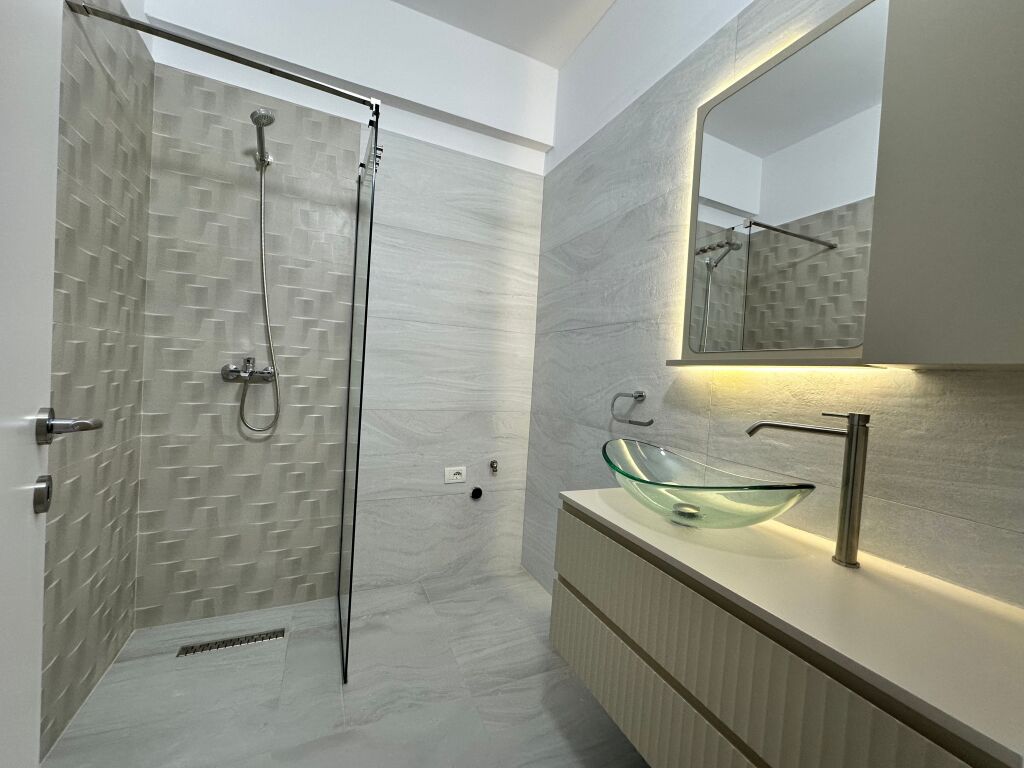 Appartamento 2+1+2 in vendita a Lungomare Vlore