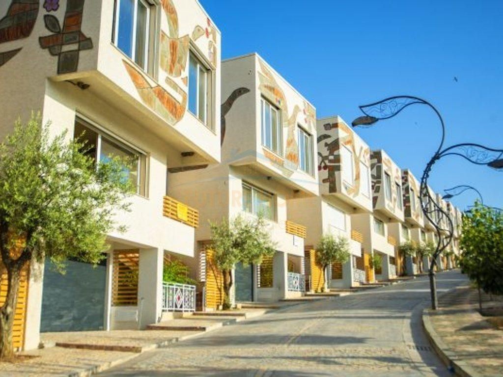 Duplex me Qira 3+1+2 me post parkim te Residenca  Kodra e Diellit 1