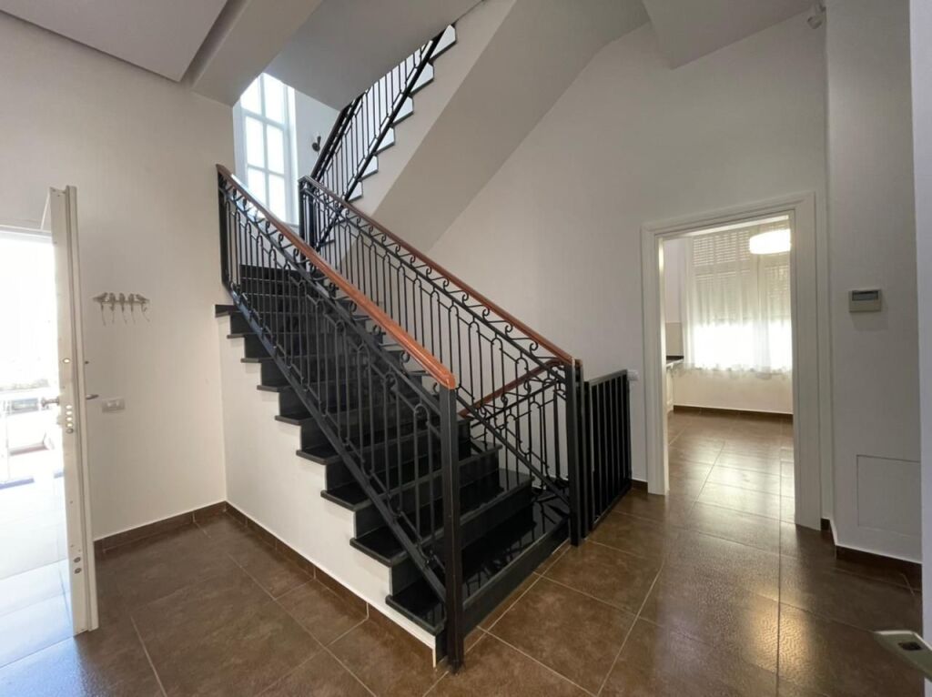 🏡 Villa in Affitto – Rolling Hills, Lundër