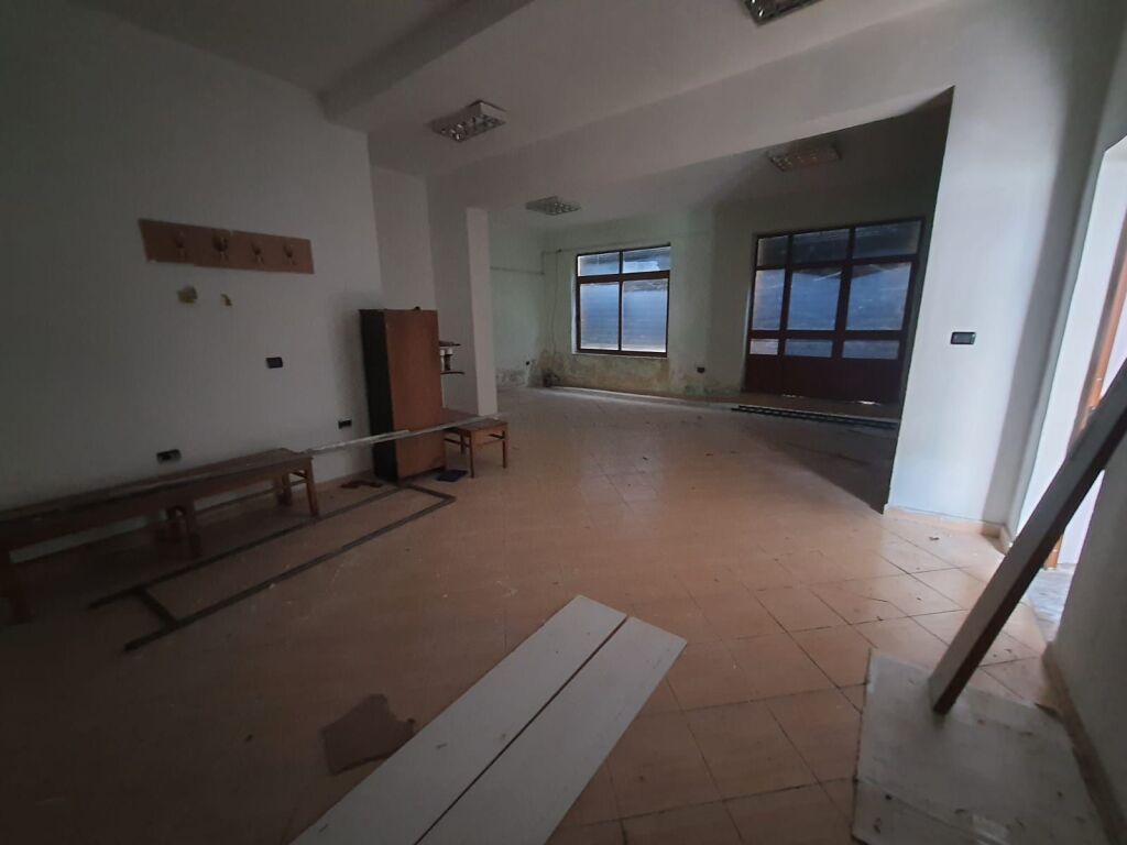 🏢 Magazzini in affitto vicino alla Direzione della Polizia, Durrës