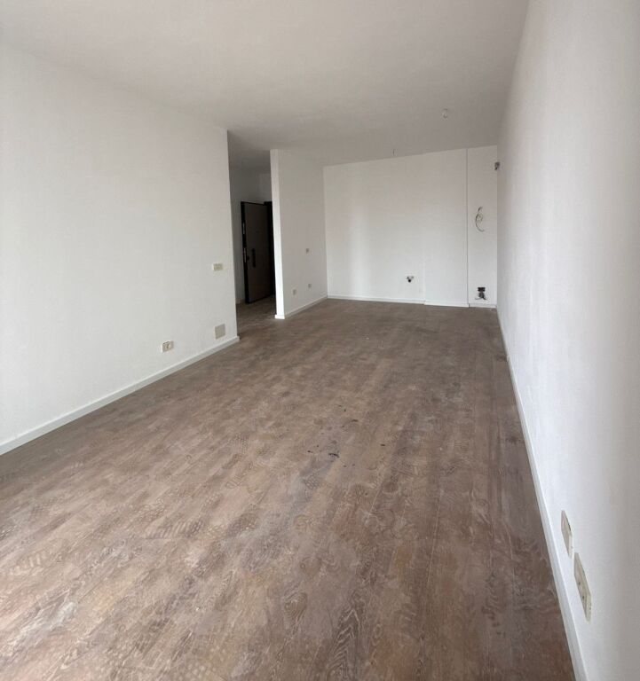 🏢 Zyrë me Qira – Rezidenca Mine Peza 📍