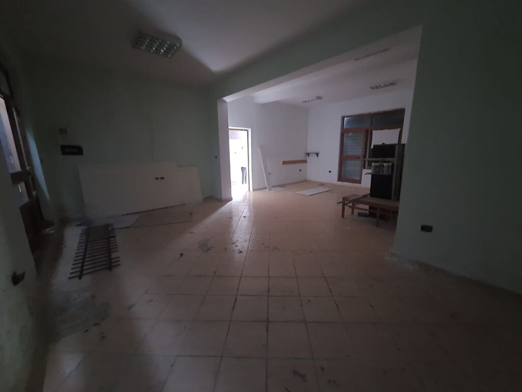 🏢 Magazzini in affitto vicino alla Direzione della Polizia, Durrës