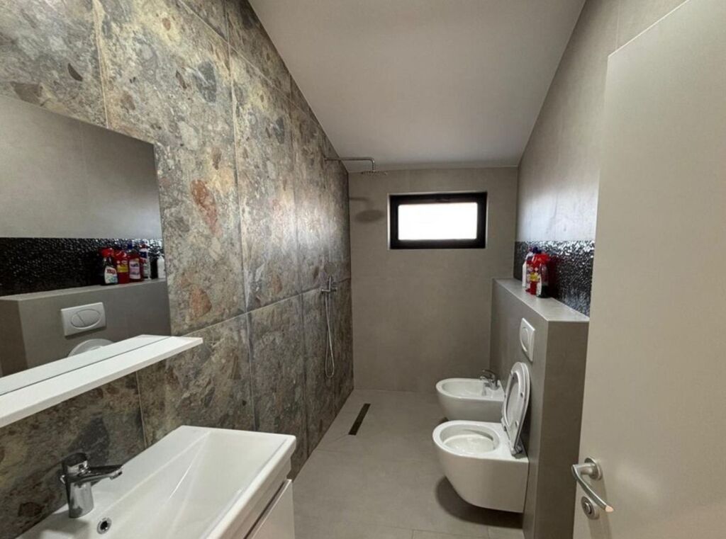 Jepet me qera apartament 2+1+2